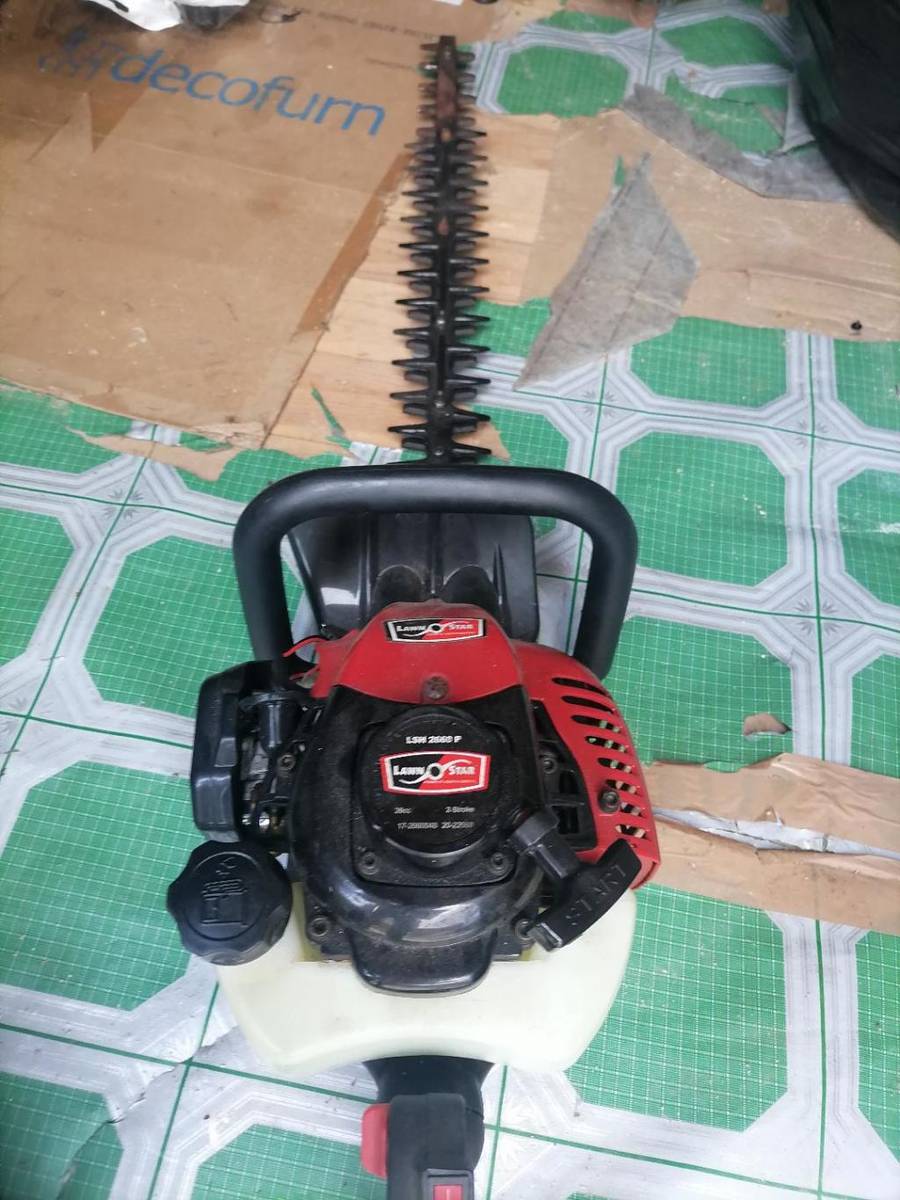 Hedge Trimmers **STORAGE CLEARANCE**LAWNSTAR PETROL HEDGE TRIMMER